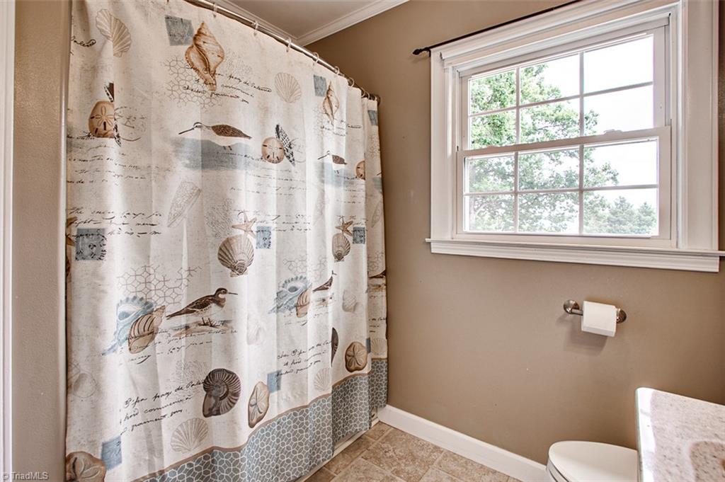 183 Dublin Road Asheboro, NC 27203 - Photo 10 of 29 Bathroom 1