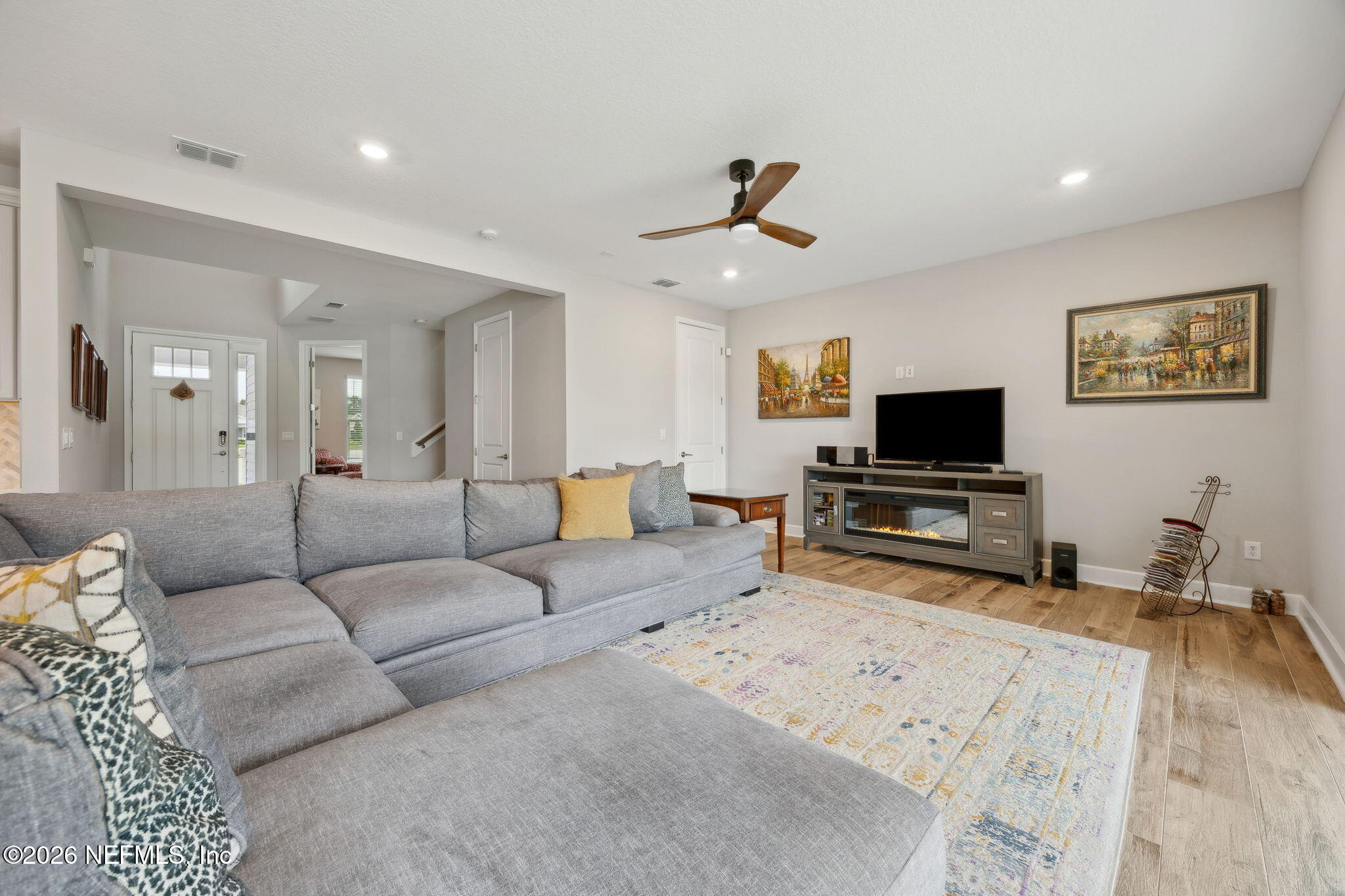 92503 Shipton Lane Fernandina Beach, FL 32034 - Photo 11 of 32 a living room with furniture and a flat screen tv