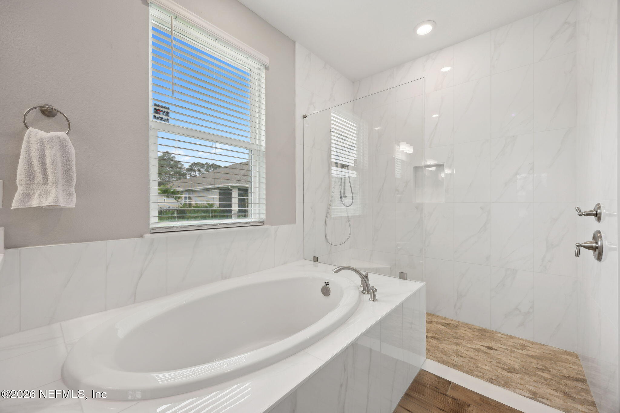 92503 Shipton Lane Fernandina Beach, FL 32034 - Photo 19 of 32 a white bath tub sitting in a bathroom