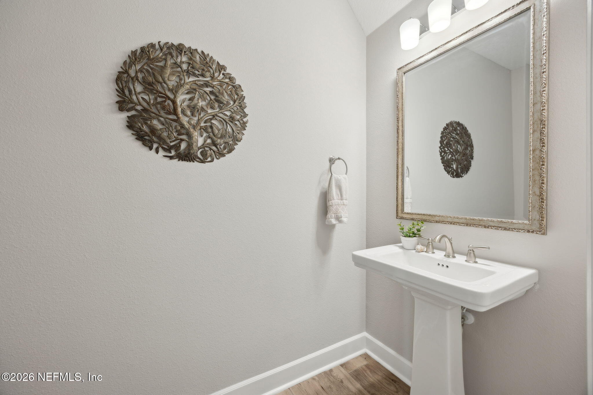 92503 Shipton Lane Fernandina Beach, FL 32034 - Photo 5 of 32 a bathroom with a sink and a mirror