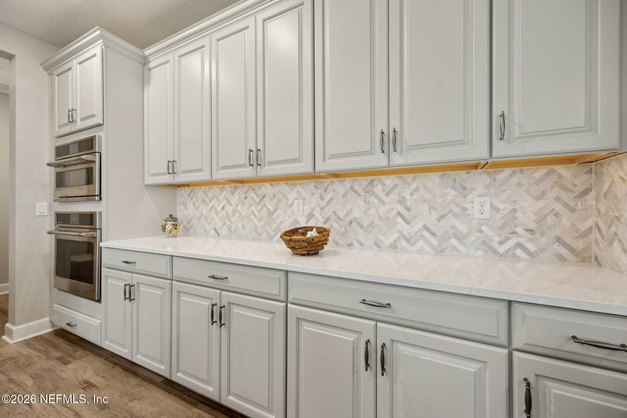92503 Shipton Lane Fernandina Beach, FL 32034 - Photo 10 of 32 a kitchen with cabinets and white appliances