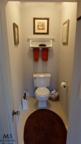 1046 Hampton Road Grosse Pointe, MI 48236 - Photo 19 of 25 31127546-18.JPG