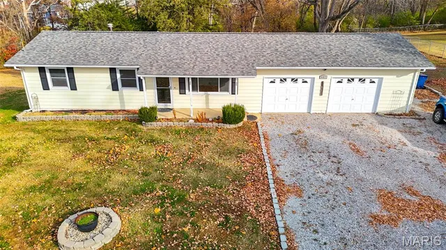 $250,000 | 527 Strohbeck Lane, Bethalto, IL 62010