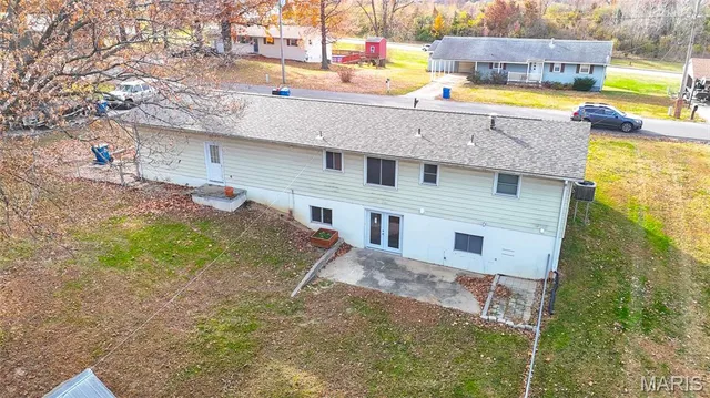 $250,000 | 527 Strohbeck Lane, Bethalto, IL 62010