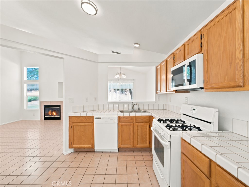 37024 Boxleaf Road Palmdale, CA 93550 - Photo 10 of 34