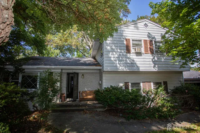 $565,000 | 3 Garden Terrace, East Brunswick, NJ 08850