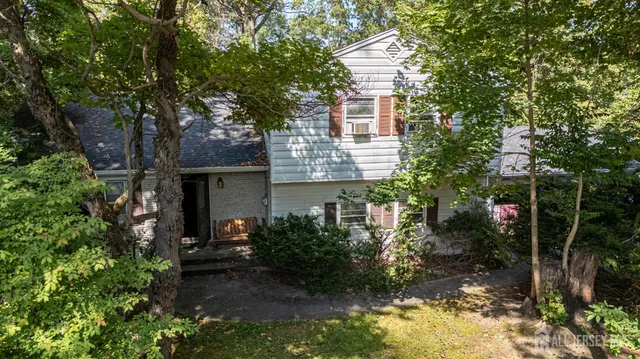 $565,000 | 3 Garden Terrace, East Brunswick, NJ 08850