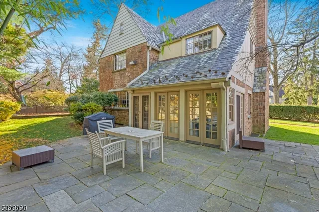 a wooden bench sitting in front of a building