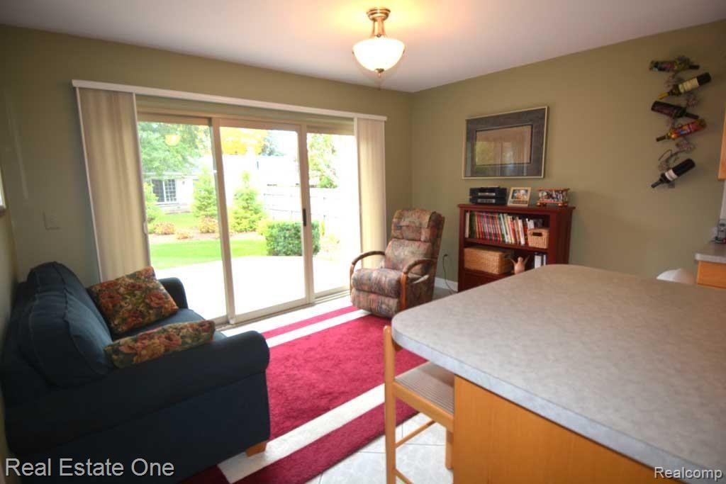 22683 Chestnut Tree Novi, MI 48375 - Photo 5 of 21 Family Room 1.jpg