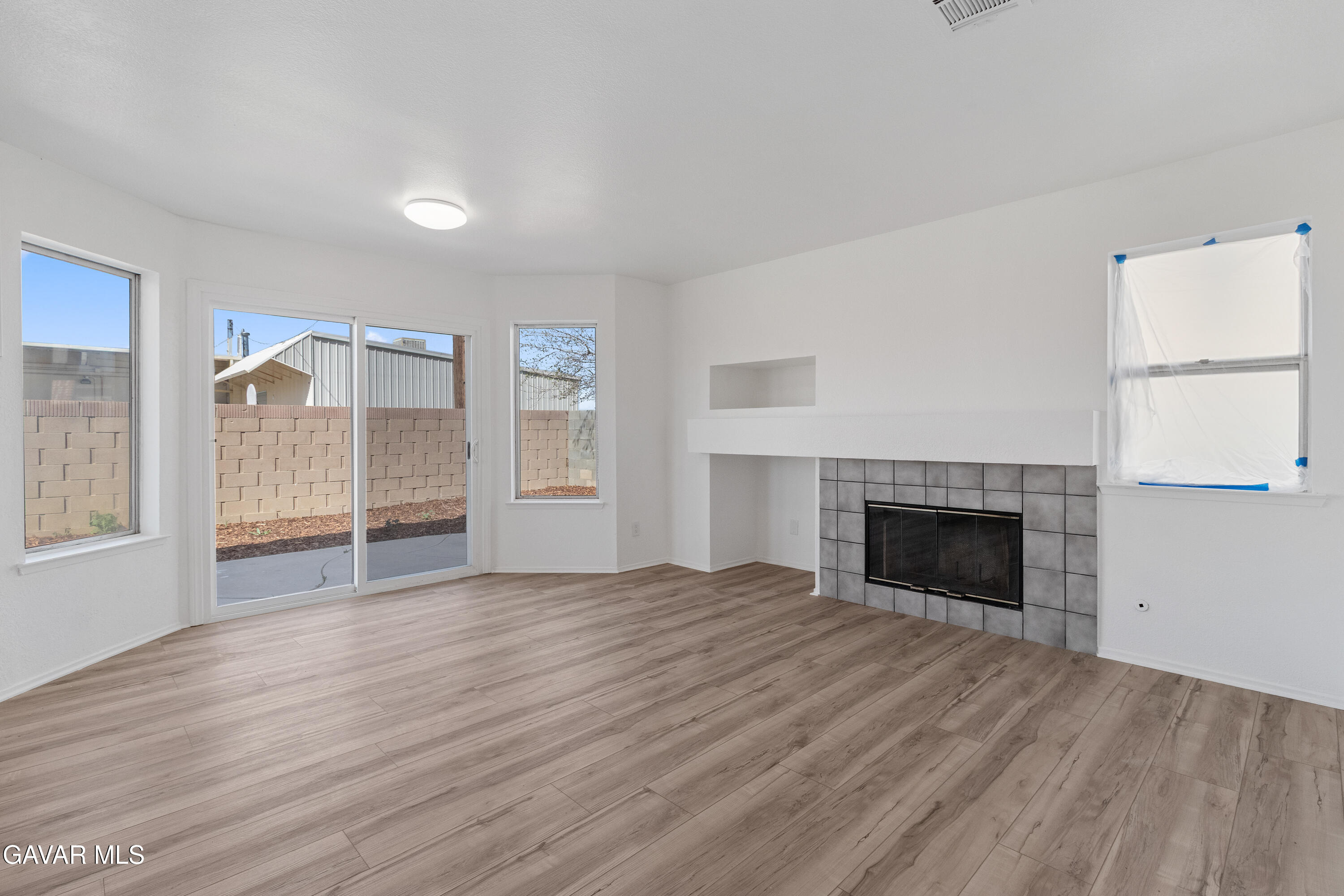 45221 Calico Street Lancaster, CA 93535 - Photo 11 of 38 Family room-2