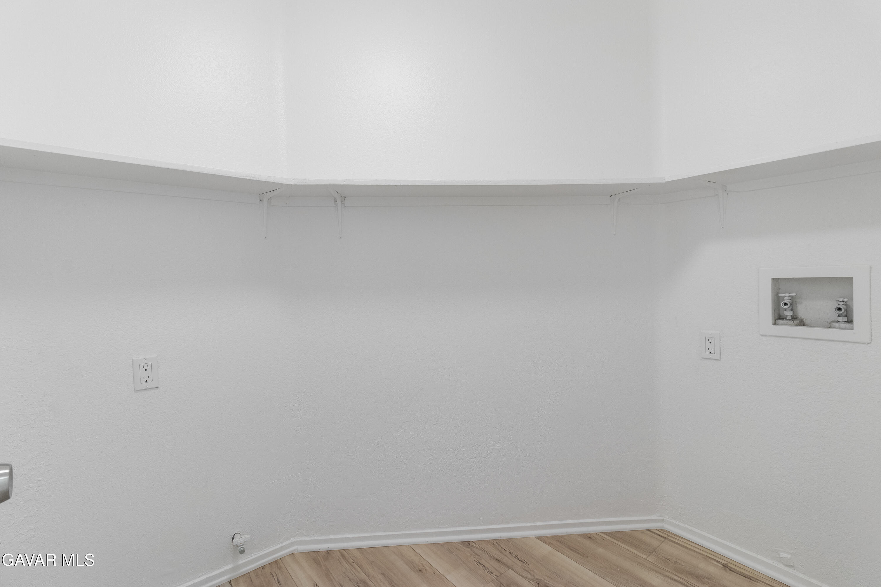 45221 Calico Street Lancaster, CA 93535 - Photo 15 of 38 Laundry-1