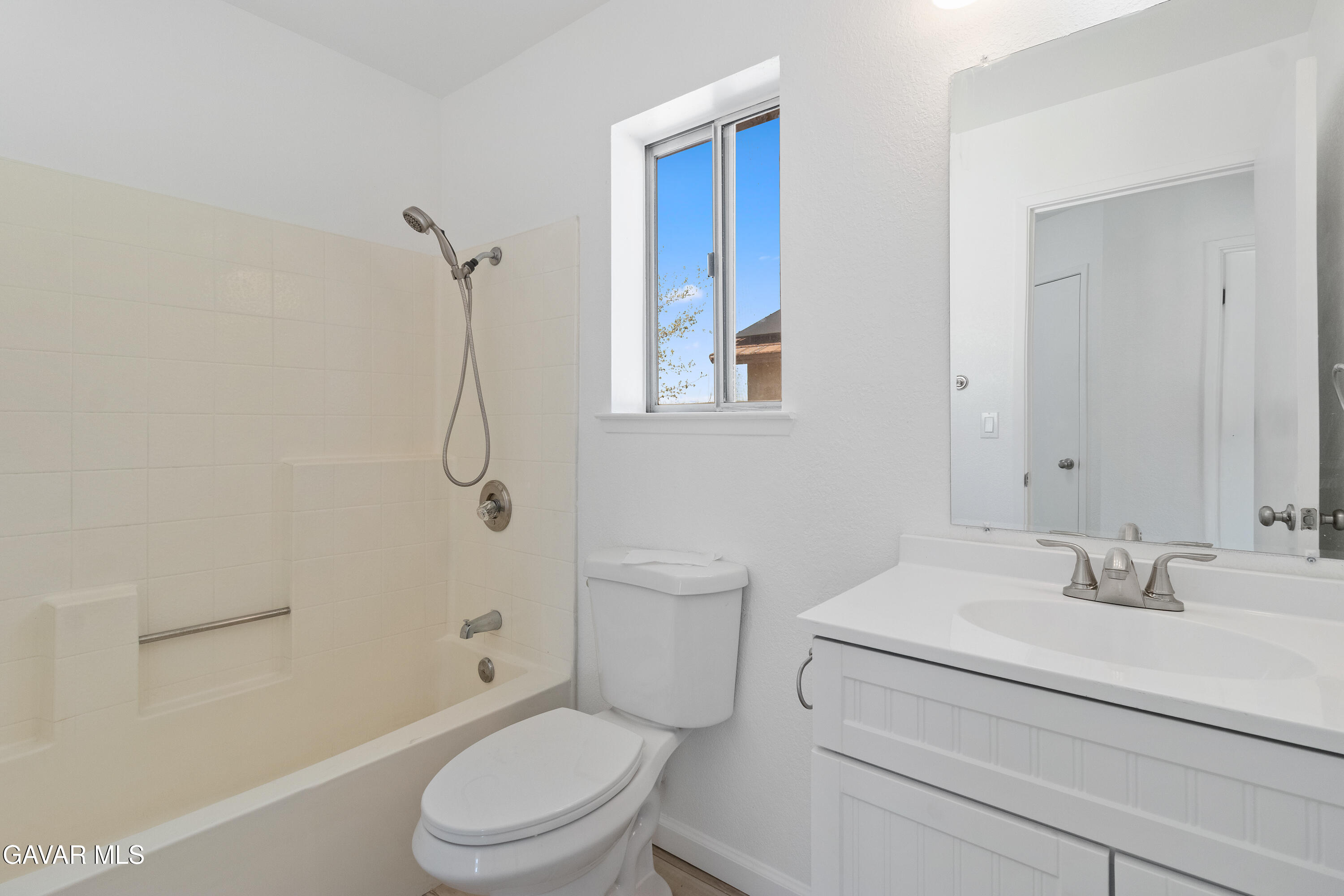 45221 Calico Street Lancaster, CA 93535 - Photo 20 of 38 Bathroom 2-1