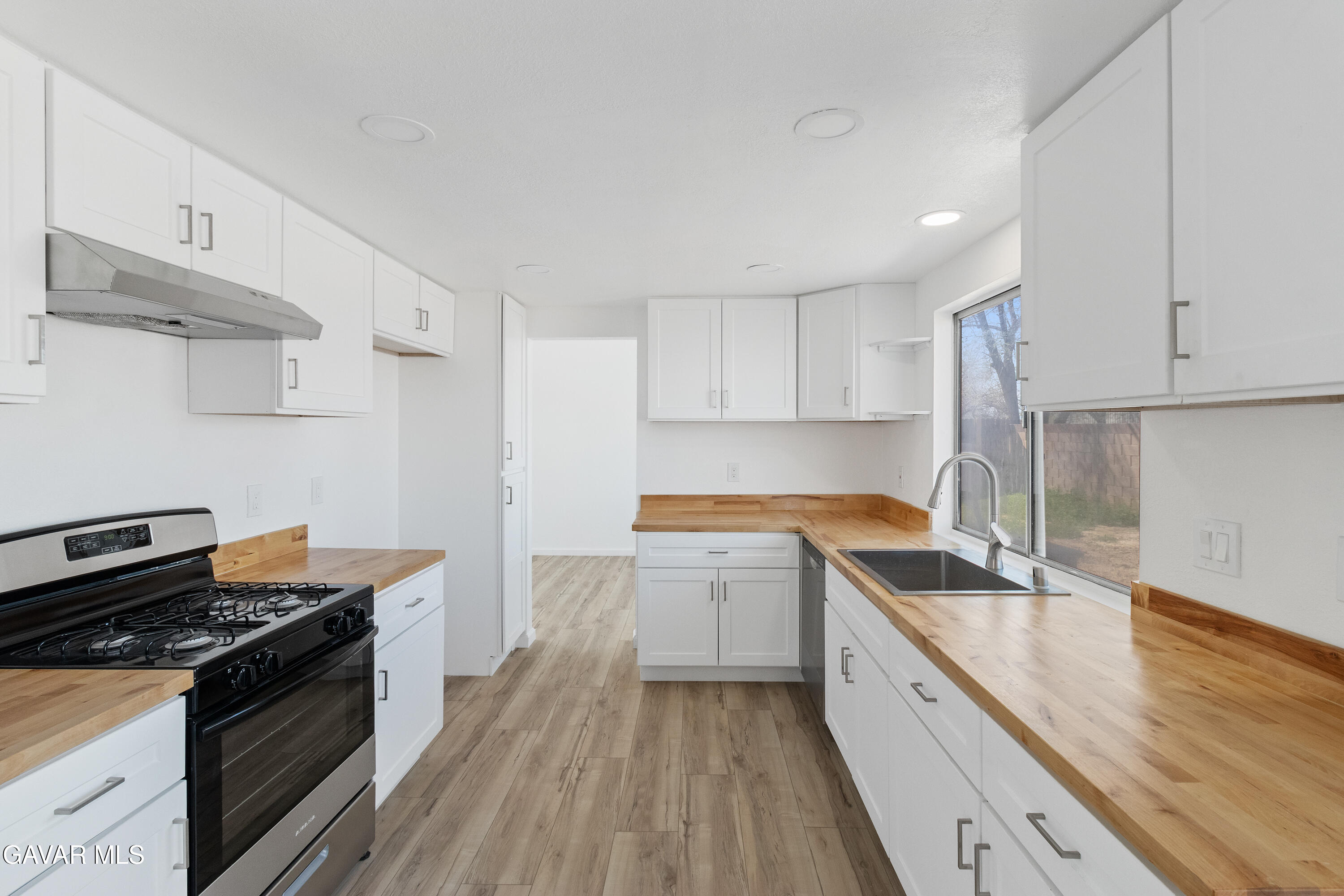 45221 Calico Street Lancaster, CA 93535 - Photo 5 of 38 Kitchen-1