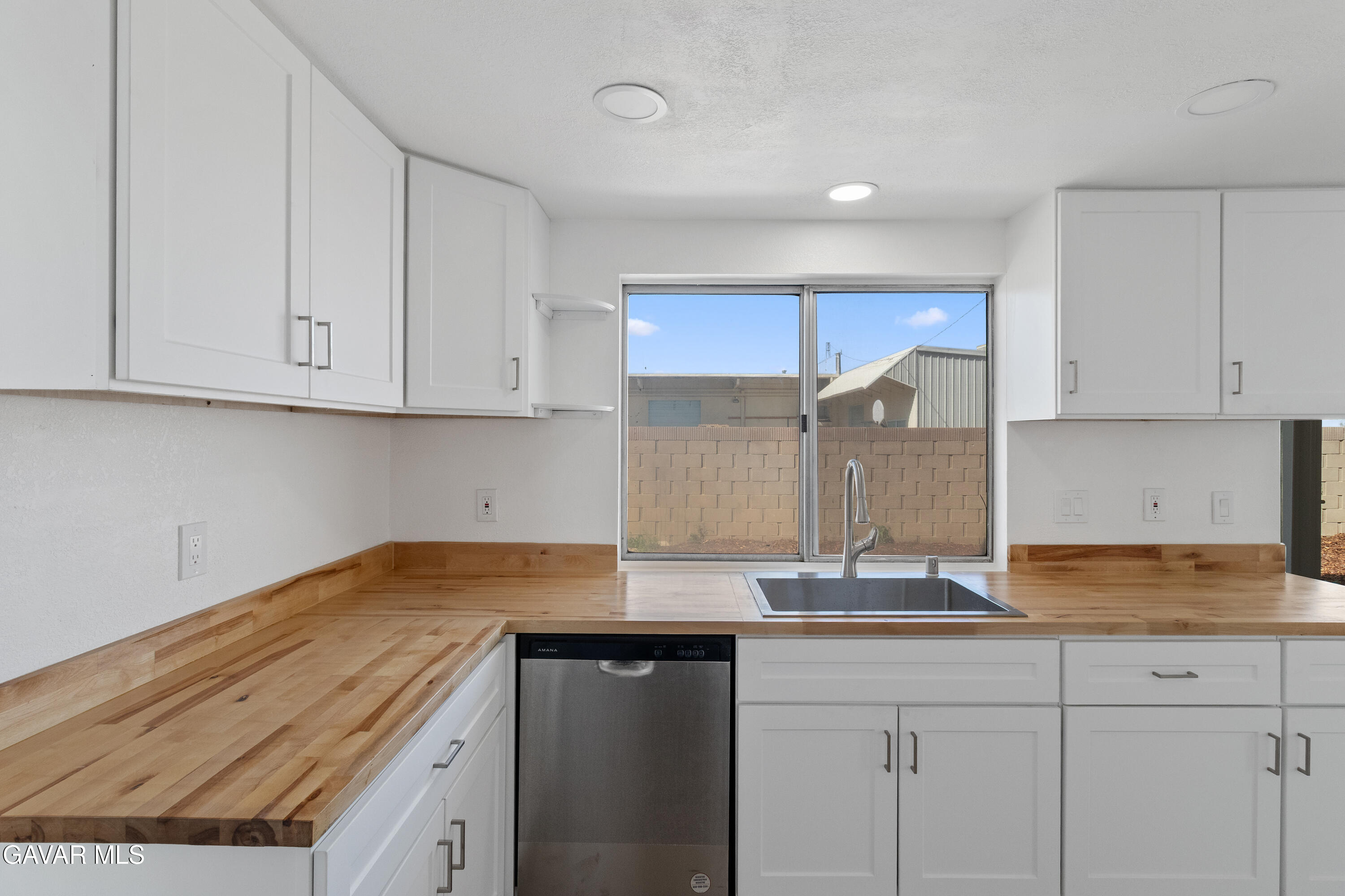 45221 Calico Street Lancaster, CA 93535 - Photo 7 of 38 Kitchen-3