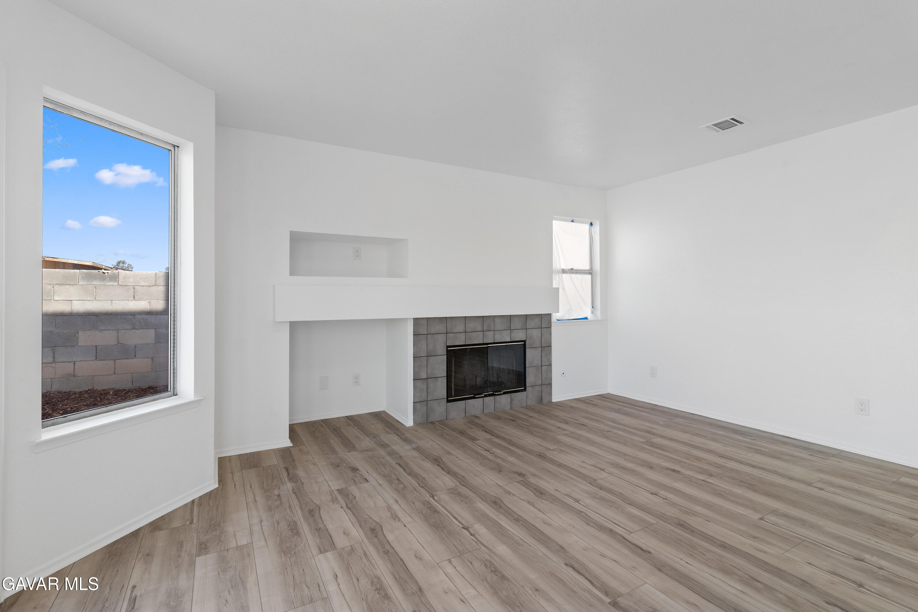 45221 Calico Street Lancaster, CA 93535 - Photo 10 of 38 Family room-1