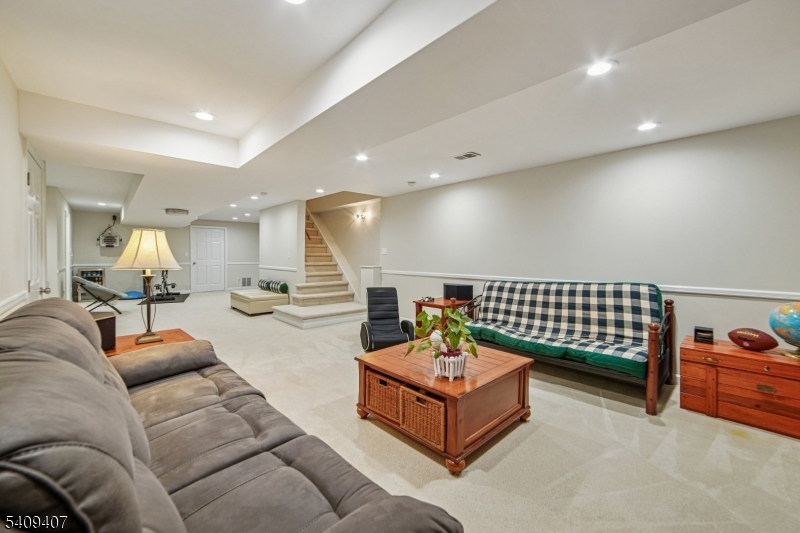 47 Gatehouse Road Bedminster, NJ 07921 - Photo 38 of 45