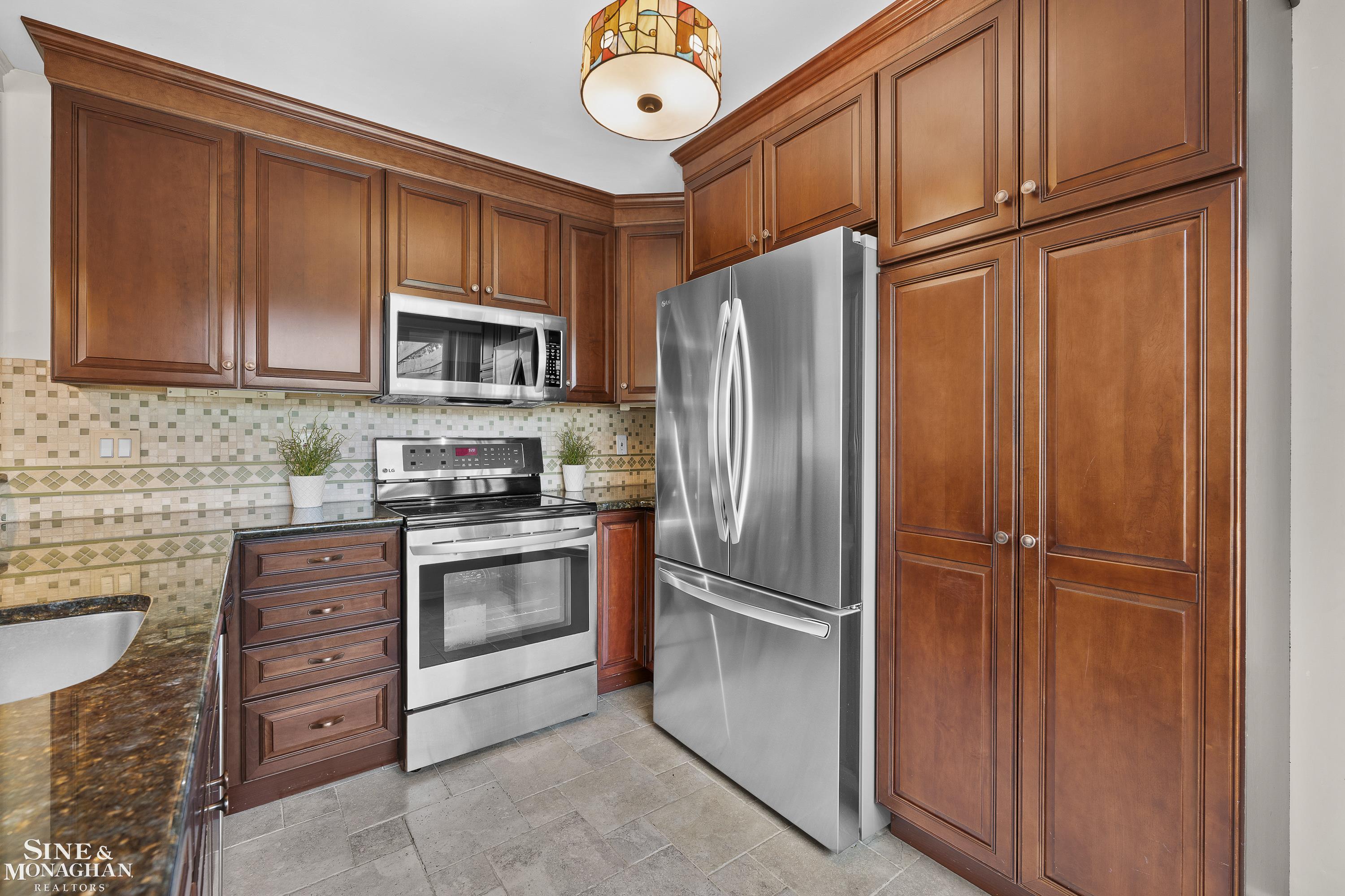 463 Lexington Road Grosse Pointe Farms, MI 48236 - Photo 11 of 38