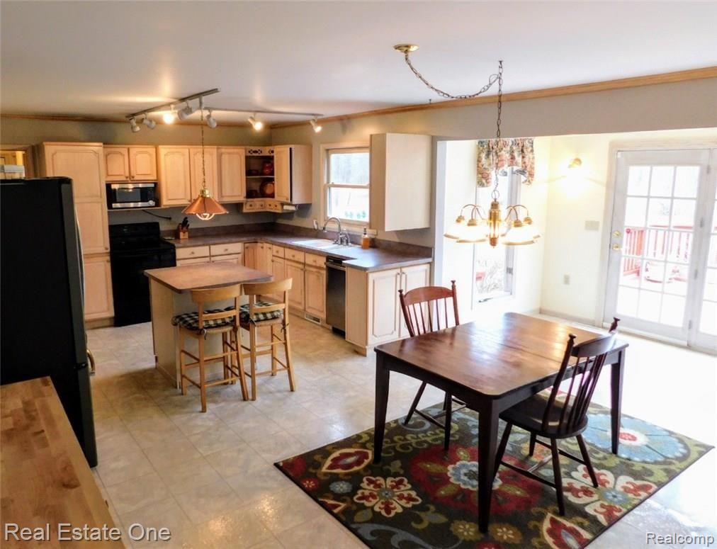 28020 Haas Road Wixom, MI 48393 - Photo 5 of 53 Dining.jpg