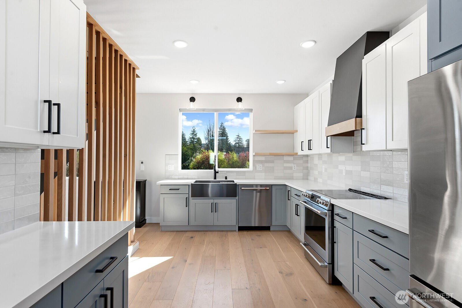 8451 18th Avenue Southwest Seattle, WA 98106 - Photo 12 of 39