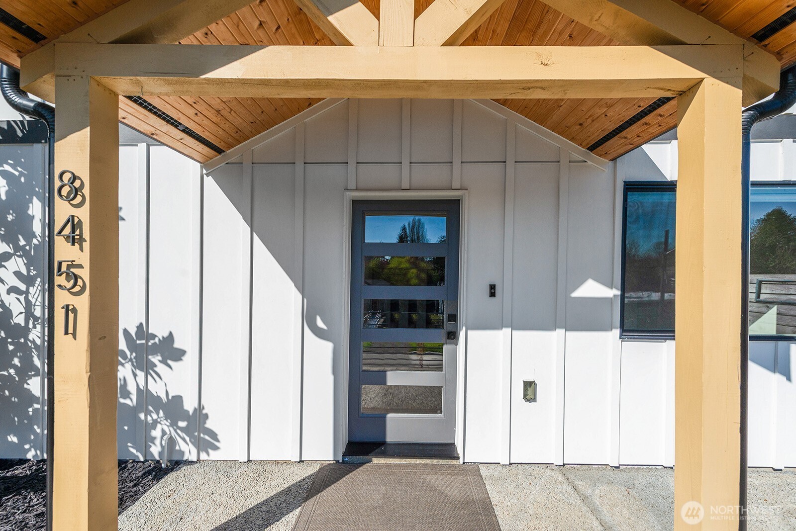 8451 18th Avenue Southwest Seattle, WA 98106 - Photo 3 of 39