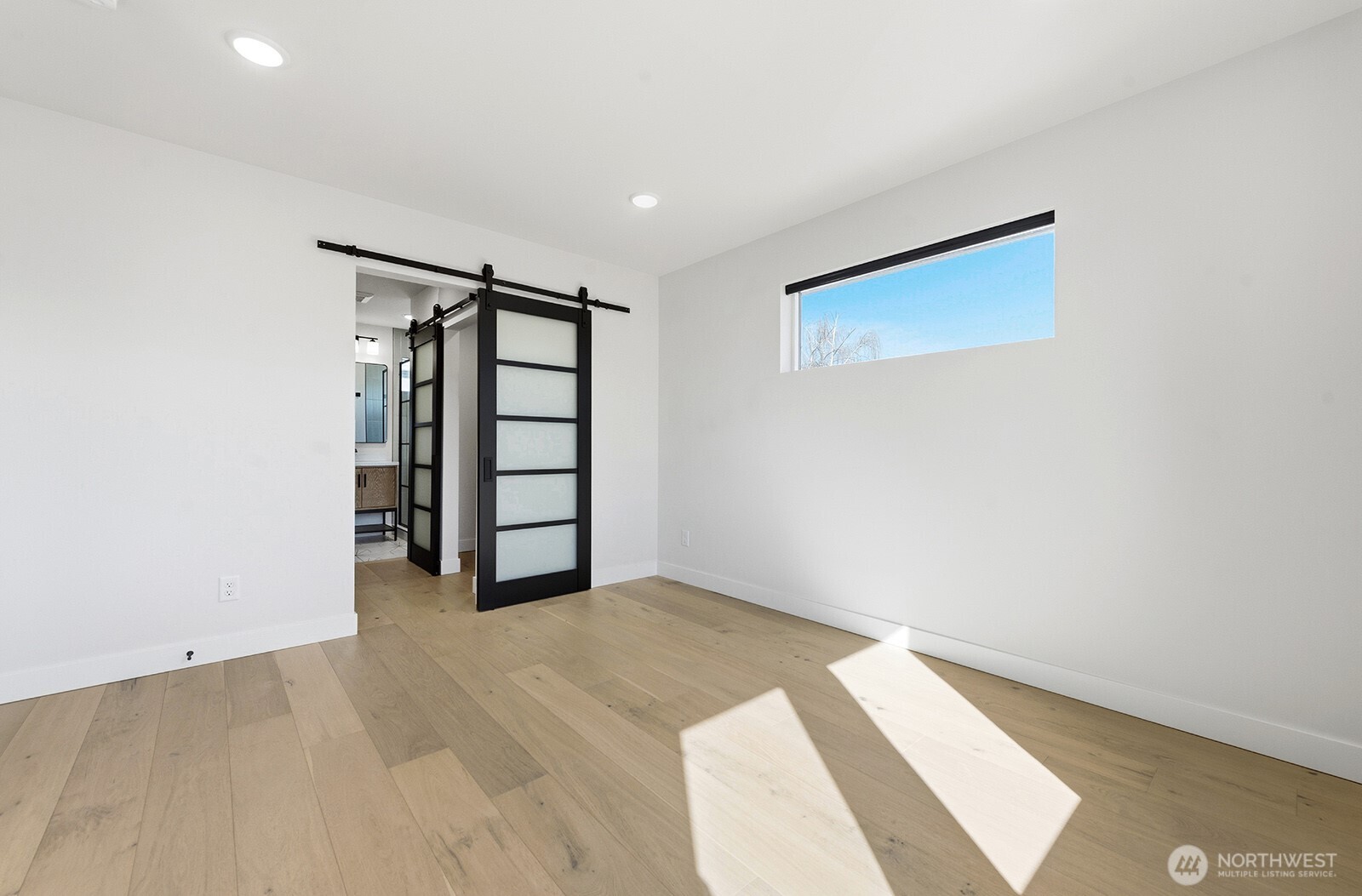 8451 18th Avenue Southwest Seattle, WA 98106 - Photo 34 of 39