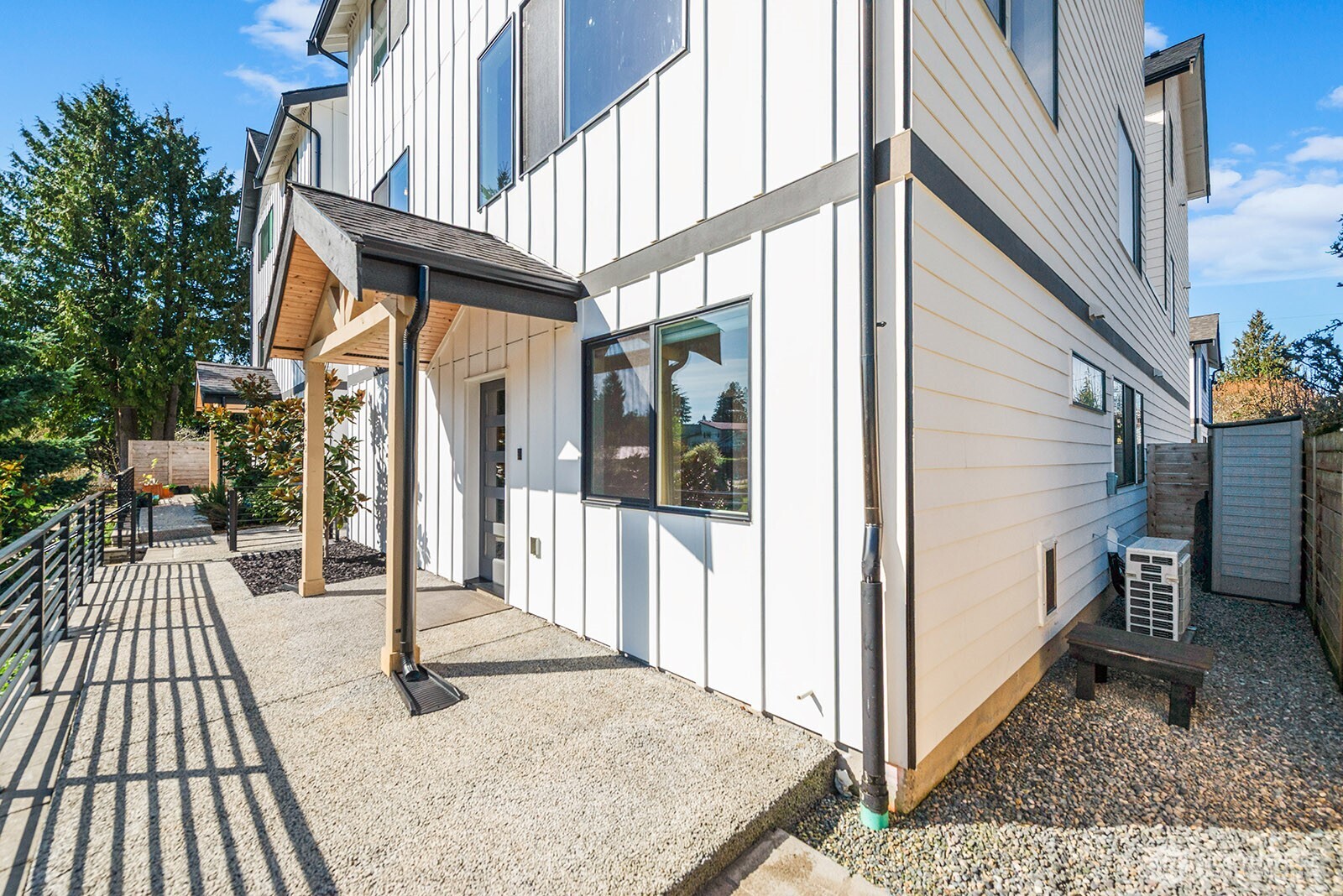 8451 18th Avenue Southwest Seattle, WA 98106 - Photo 4 of 39