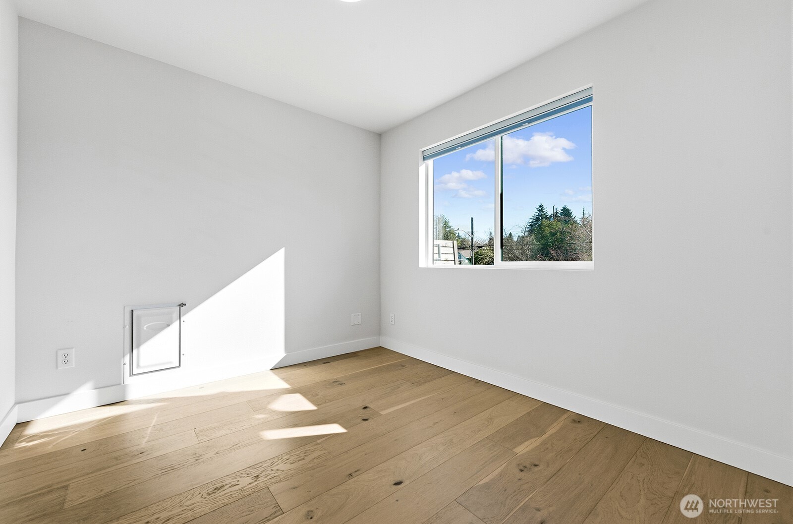 8451 18th Avenue Southwest Seattle, WA 98106 - Photo 8 of 39