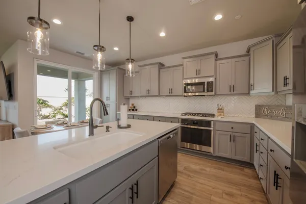 $439,900 | 998 Ponderosa Way West, Madera, CA 93636