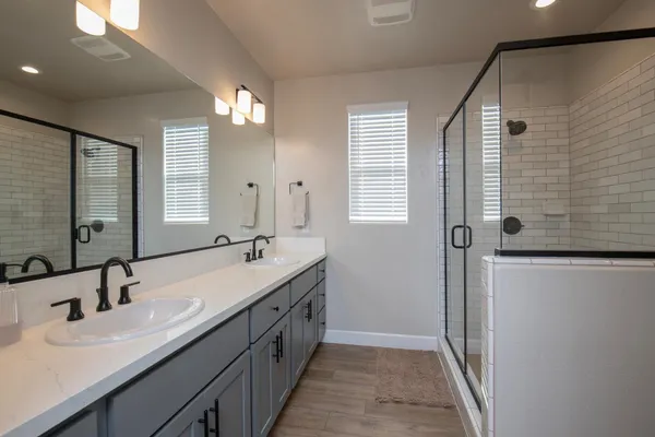 $439,900 | 998 Ponderosa Way West, Madera, CA 93636