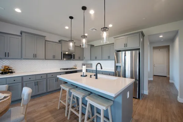 $439,900 | 998 Ponderosa Way West, Madera, CA 93636