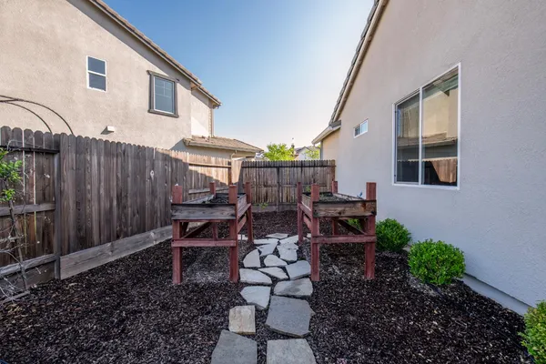 $439,900 | 998 Ponderosa Way West, Madera, CA 93636