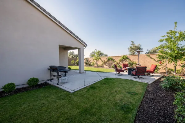 $439,900 | 998 Ponderosa Way West, Madera, CA 93636