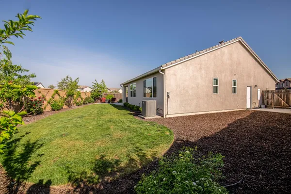 $439,900 | 998 Ponderosa Way West, Madera, CA 93636