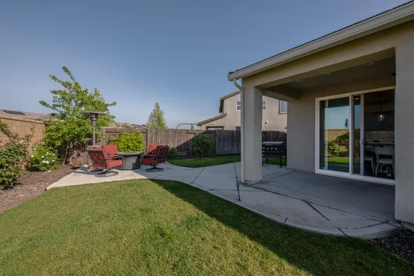 $439,900 | 998 Ponderosa Way West, Madera, CA 93636