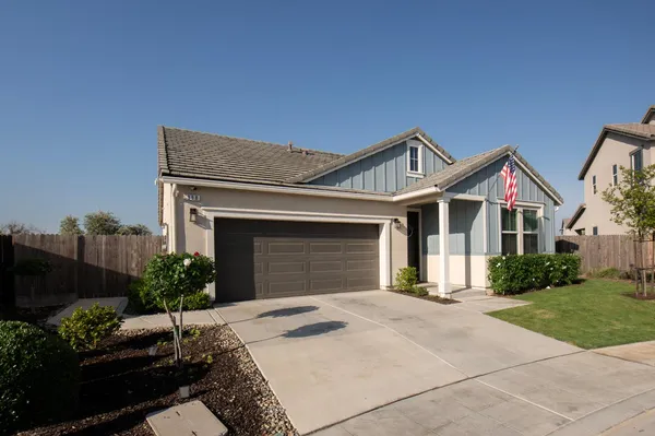 $439,900 | 998 Ponderosa Way West, Madera, CA 93636