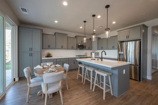 $439,900 | 998 Ponderosa Way West, Madera, CA 93636