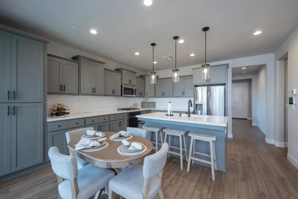 $439,900 | 998 Ponderosa Way West, Madera, CA 93636