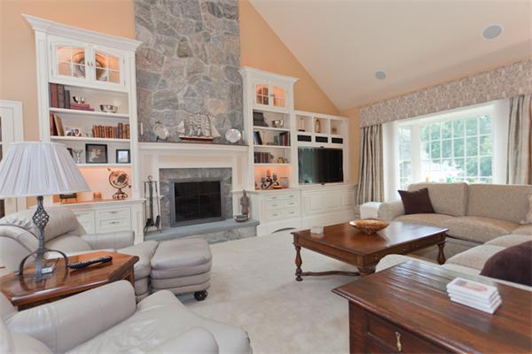 7 Sanderson Road Lexington, MA 02420 - Photo 3 of 13 Gallery Image 3