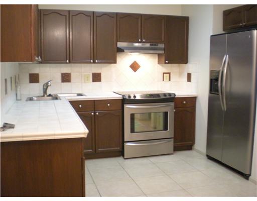 763 St Albans Drive, Unit 19 Boca Raton, FL 33486 - Photo 2 of 7 a kitchen with a sink stove and refrigerator