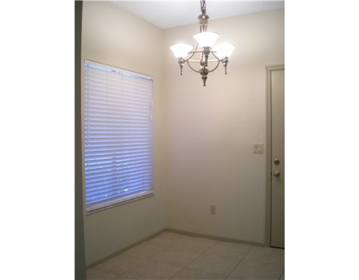 763 St Albans Drive, Unit 19 Boca Raton, FL 33486 - Photo 4 of 7 a view of a livingroom with a window