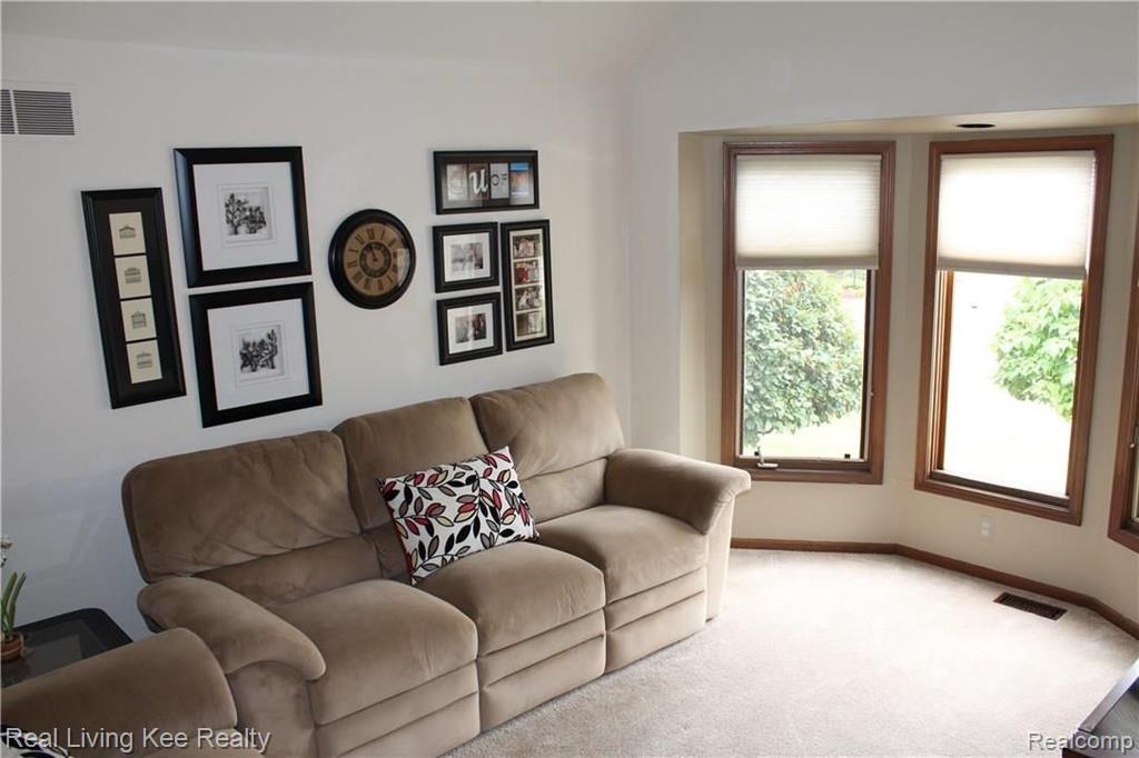 1668 Treeside Drive Rochester Hills, MI 48307 - Photo 9 of 25