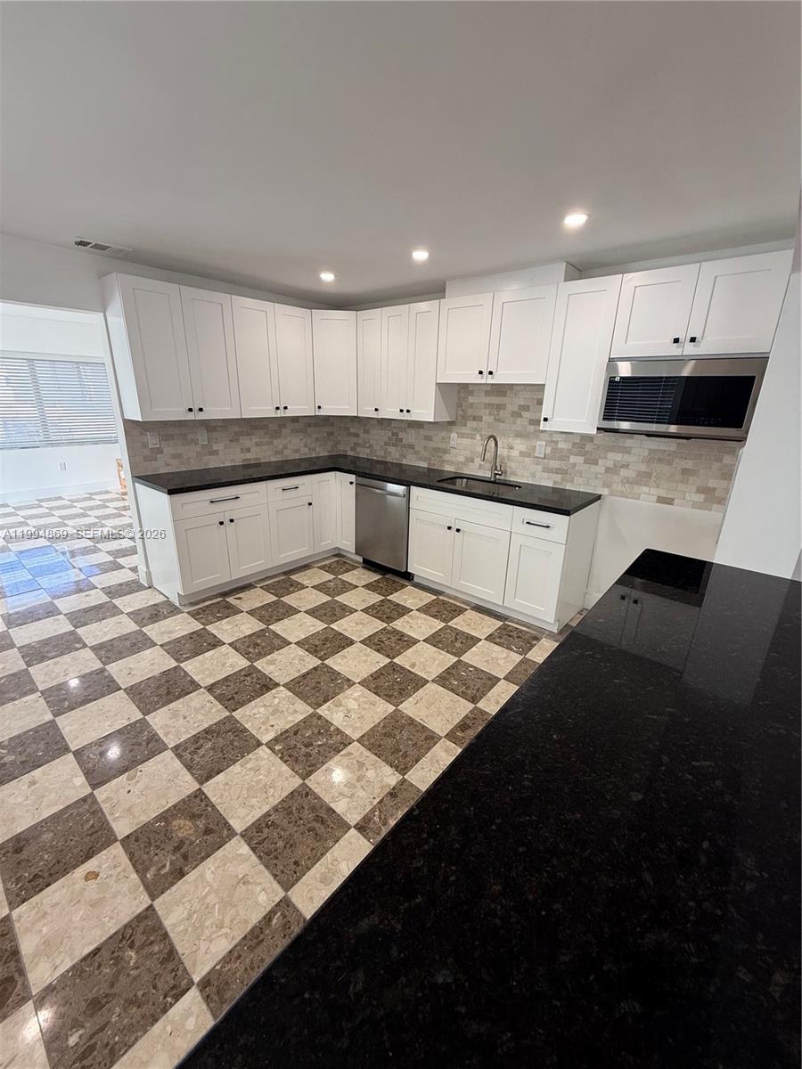 7312 Southwest 22nd Street Miami, FL 33155 - Photo 4 of 14