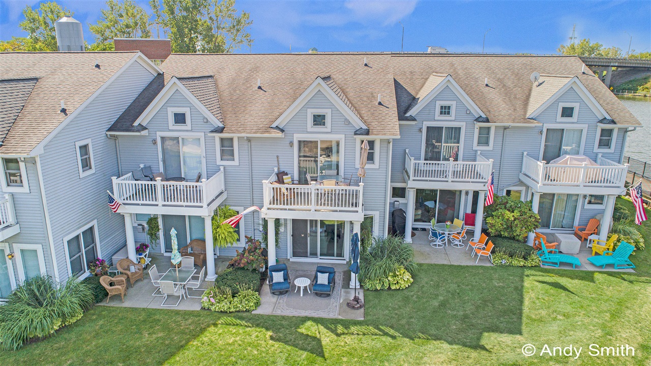 965 West Savidge Street Spring Lake, MI 49456 - Photo 4 of 49