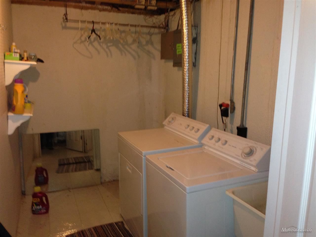 1390 Cresscent Rochester, MI 48309 - Photo 16 of 16 31160855-15.JPG