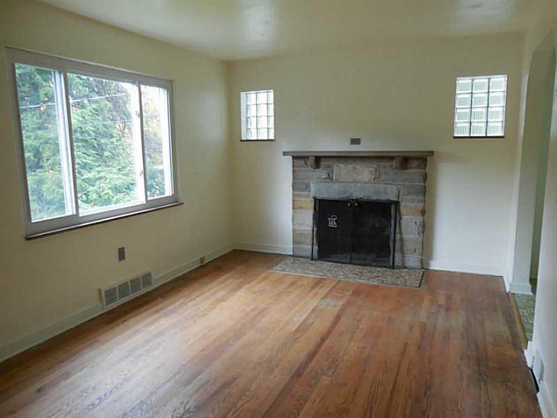 249 Forest Grove Road Coraopolis, PA 15108 - Photo 3 of 16 Living Room.