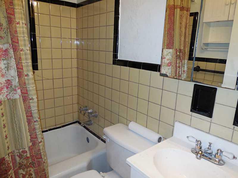249 Forest Grove Road Coraopolis, PA 15108 - Photo 9 of 16 Full Bath.