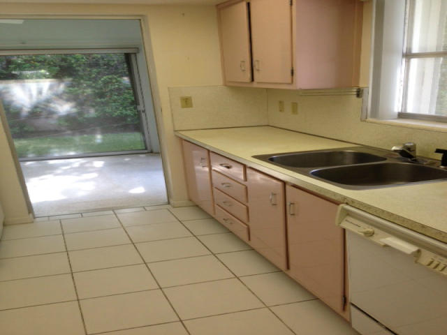 1012 Langer Way Delray Beach, FL 33483 - Photo 5 of 10 Kitchen