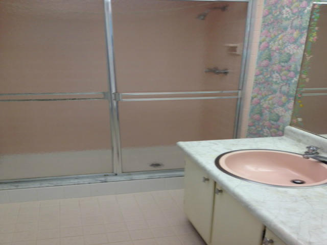 1012 Langer Way Delray Beach, FL 33483 - Photo 7 of 10 Guest Bath