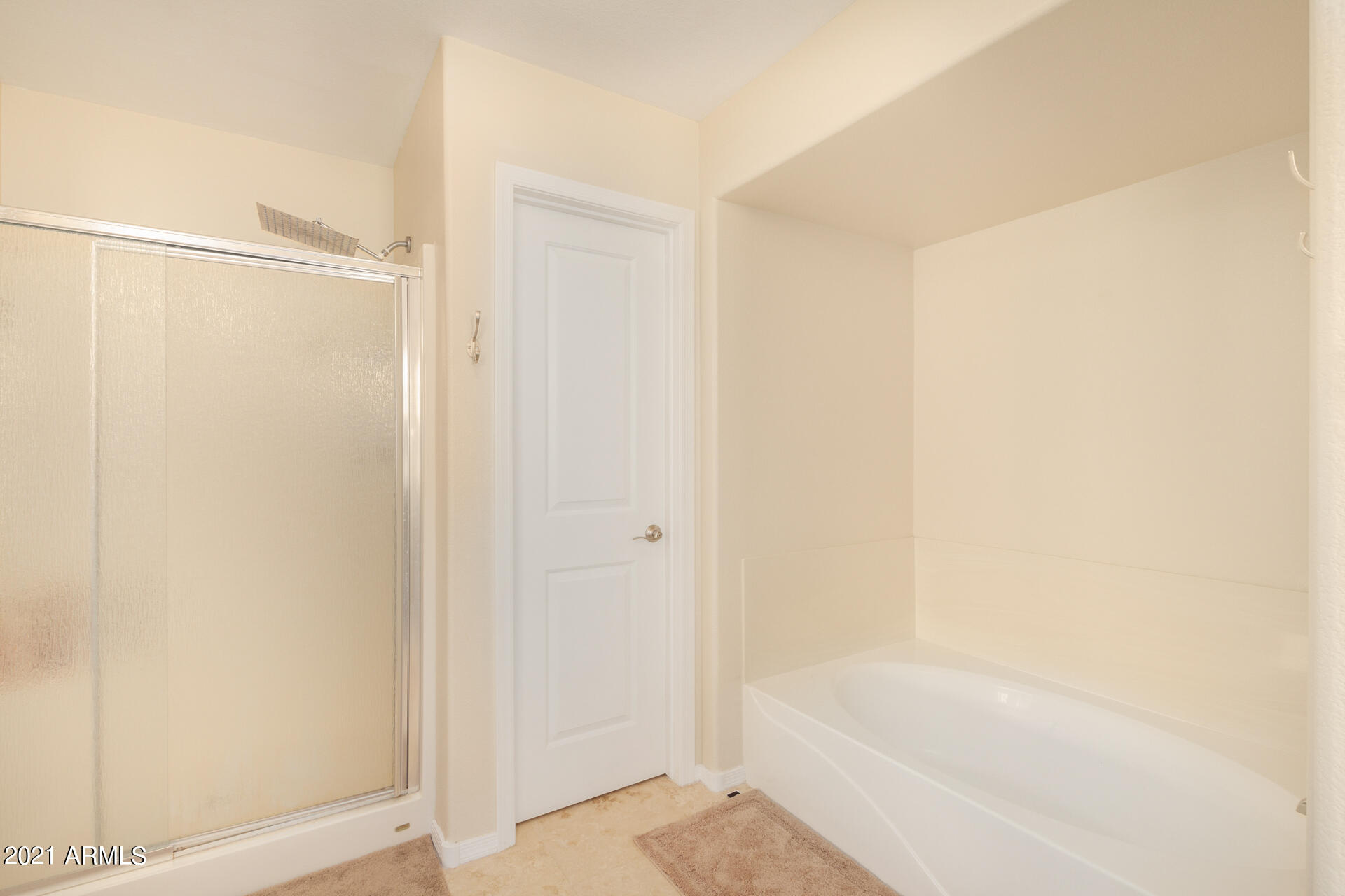 1250 South Palm Street Gilbert, AZ 85296 - Photo 23 of 45 a bathroom with a bathtub and a shower