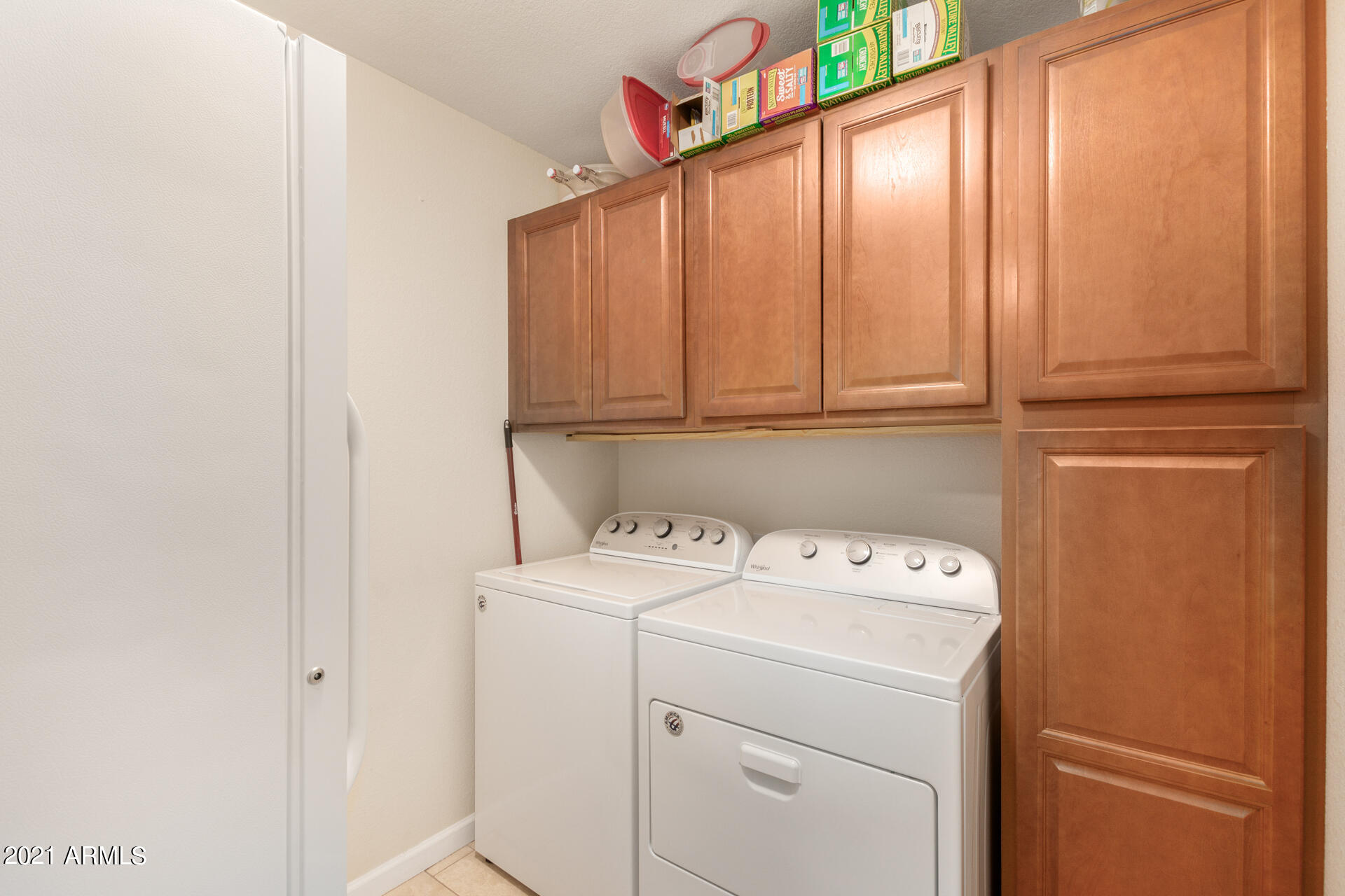 1250 South Palm Street Gilbert, AZ 85296 - Photo 30 of 45 a utility room with dryer and washer